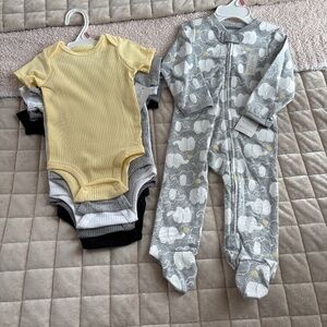 Baby onesies, sleep and play